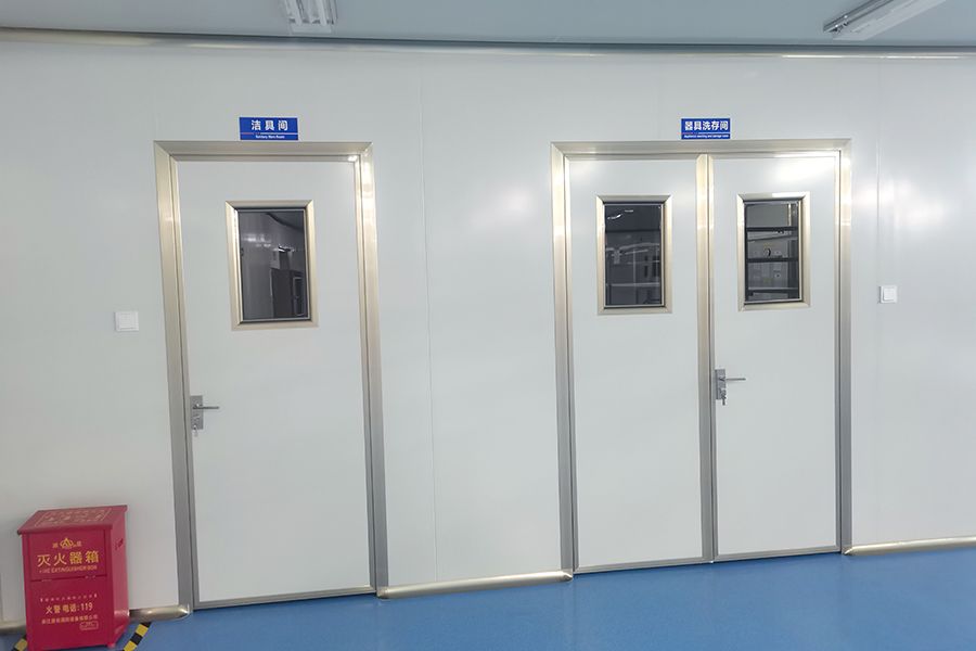 غرفة تنظيف المراحيض والأحواض